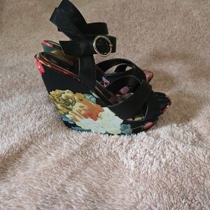 Steve Madden Black Wedge Shoes
